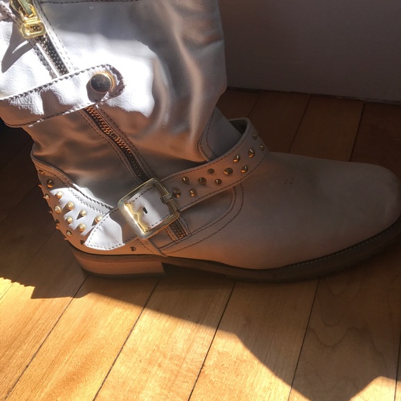 NEVER WORN EUROPEAN ANKLE BOOTIES - Picture 6 of 6